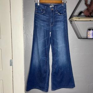 MOTHER The Roller Super Flare Jeans Coast to
Coast Dark Wash Size 25